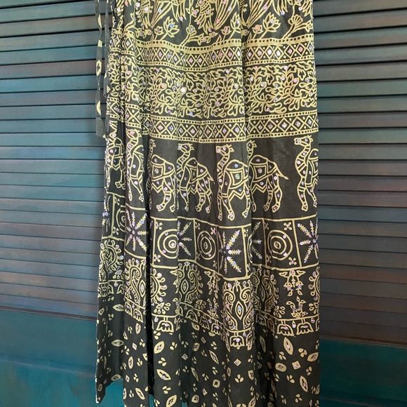 Bohemian Green and Cream Patterned Skirt - Picture 1 of 2
